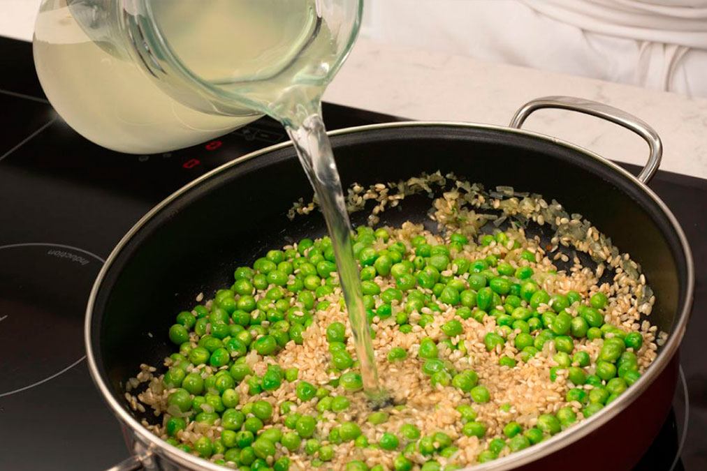 Arroz integral con guisantes