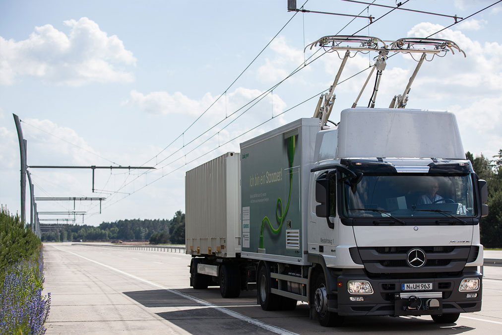 Suecia inaugura autopista eléctrica para camiones