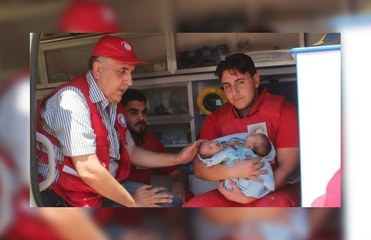 Bebés siameses cruzan barreras en guerra siria