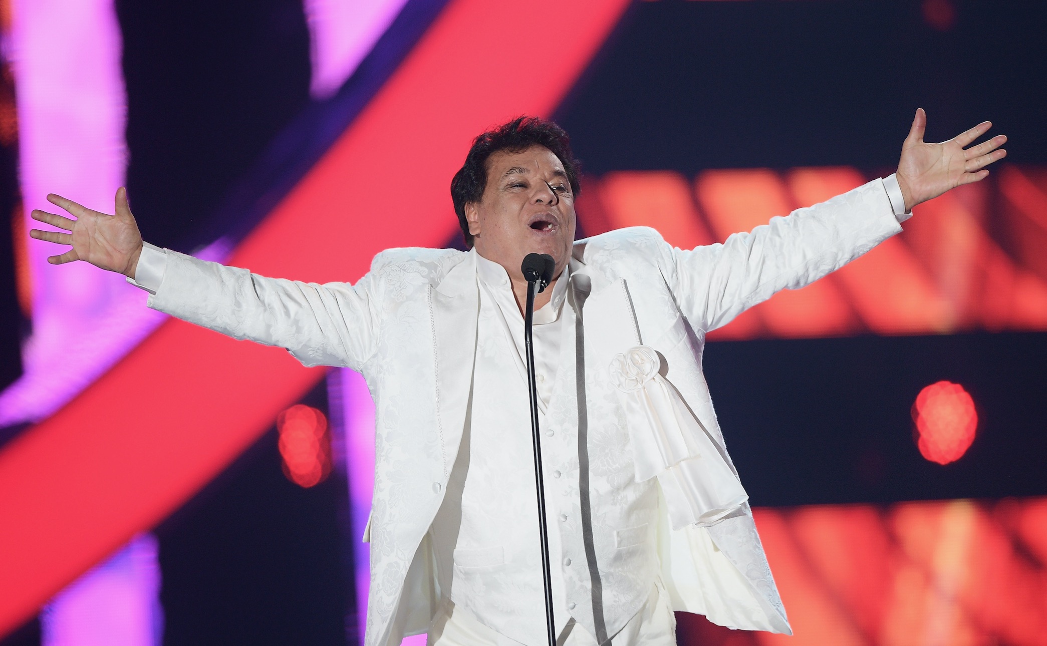 Estrenan último vídeo de Juan Gabriel