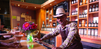 Venezolano compite como mejor bartender 2018